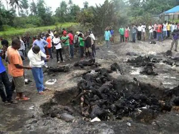 14 people die in petrol tanker fire in Niger state (Graphic photo)